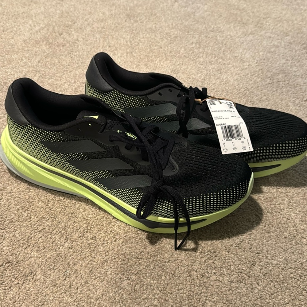 Size 11 1/2 men running shoe supernova